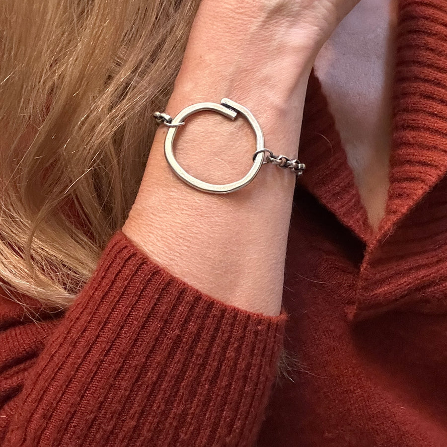 Bracelet - Heavy Chain with Overlap Circle