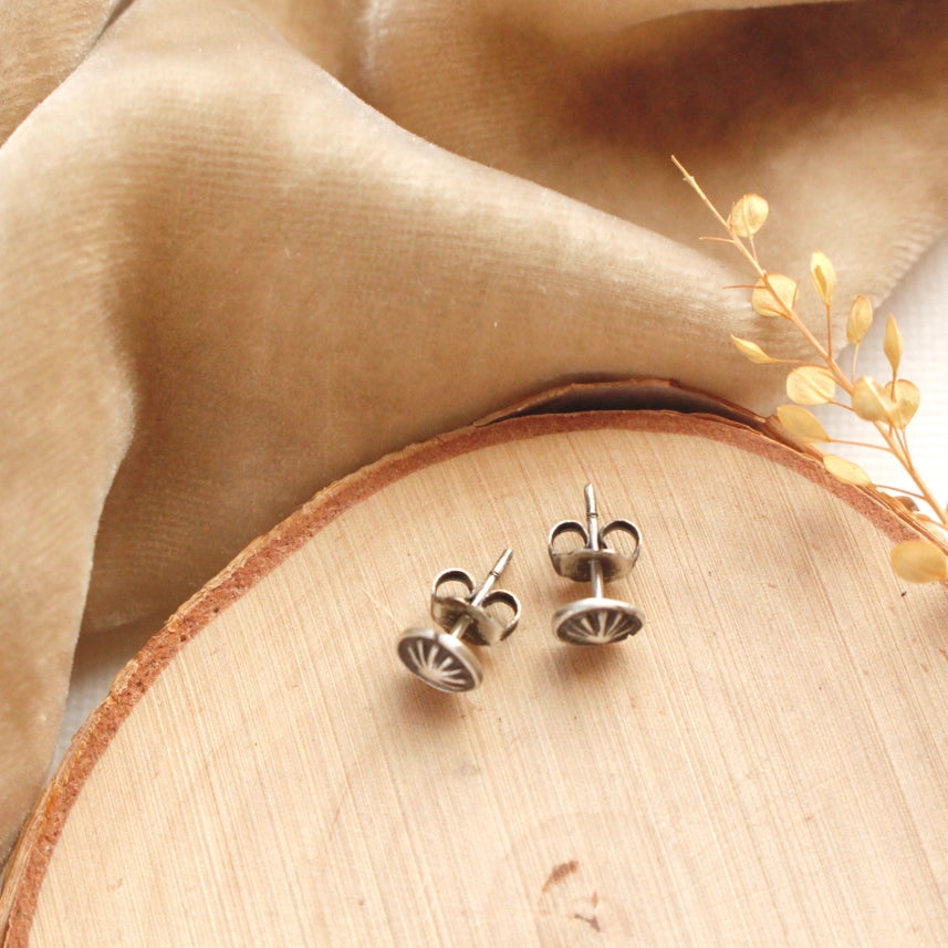 Columbine Burst - Earrings - Post