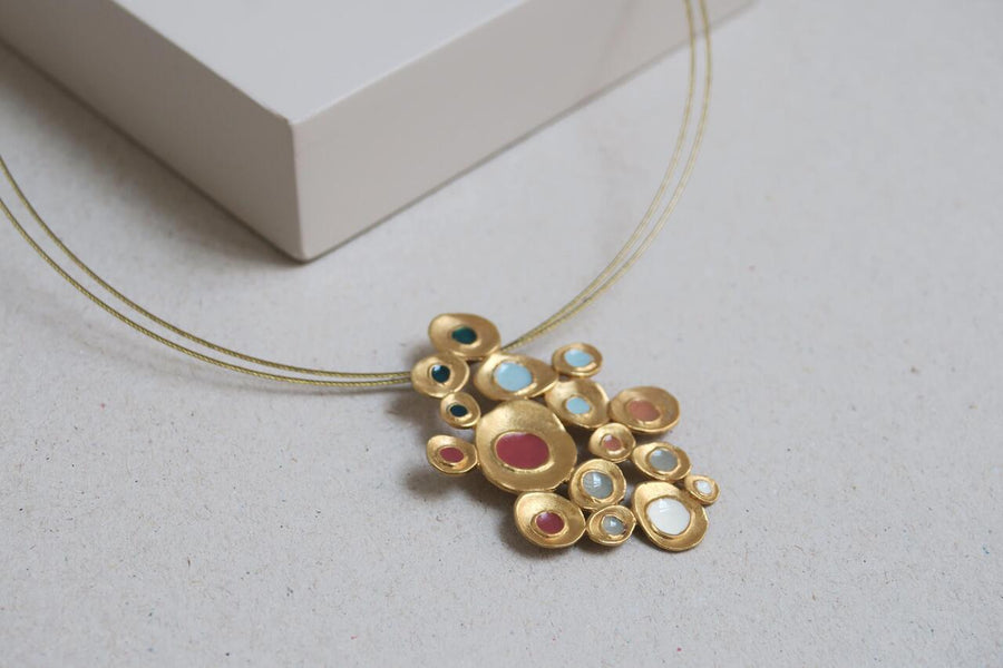 Favorita Colors in Gold - Necklace - Large Pendant